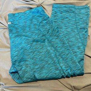 Yoga pants with pockets on each side